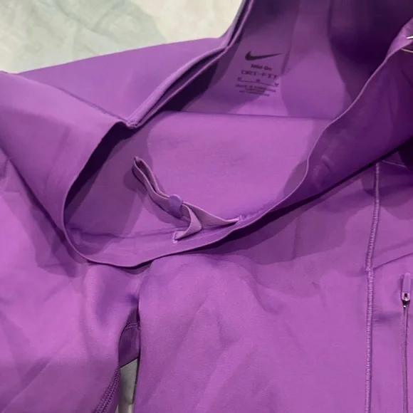 Nike Go Women's high Waisted 8” Purple Bike Shorts - Picture 4 of 4